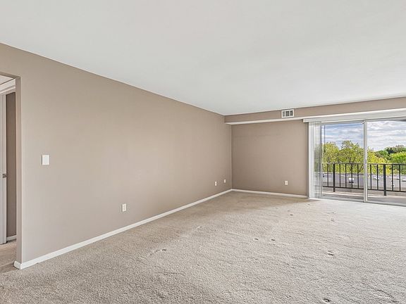 4th image of 611 Calais Dr APT 4204