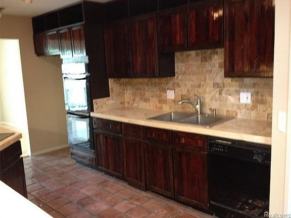 3rd image of 4089 Foxpointe Dr #1