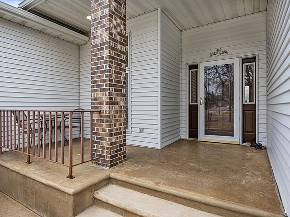 3rd image of 412 Daisy Ln
