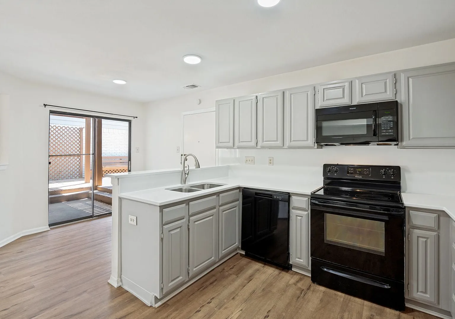 3BR/2BA Home in Carrollton For Lease! — Photo 1