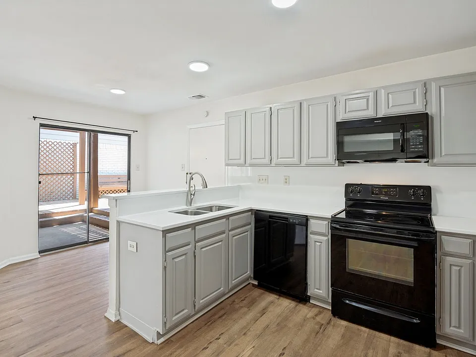 1922 Meadowview Ct