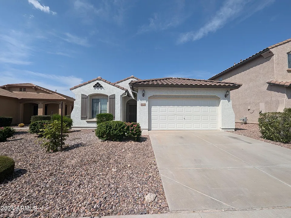2363 N Smithsonian Dr