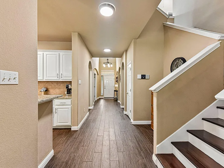 10216 Anahuac Trl — Photo 3