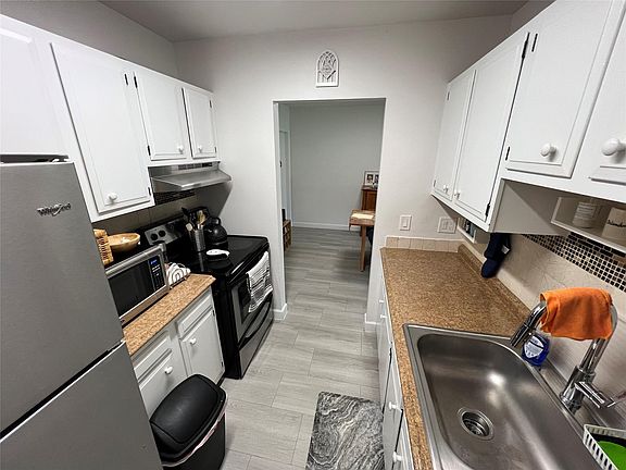 4th image of 825 NW 13th #207