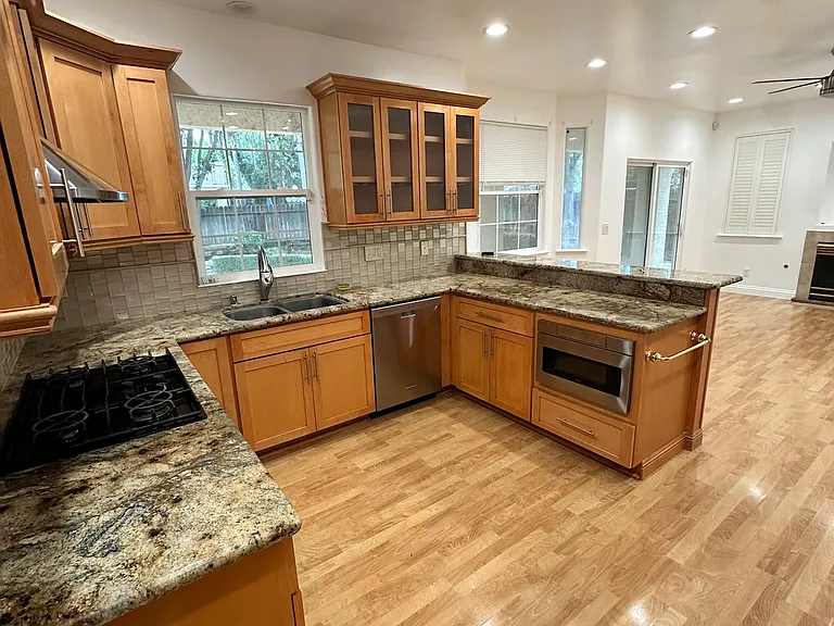 5753 W Bedford Ave — Photo 6