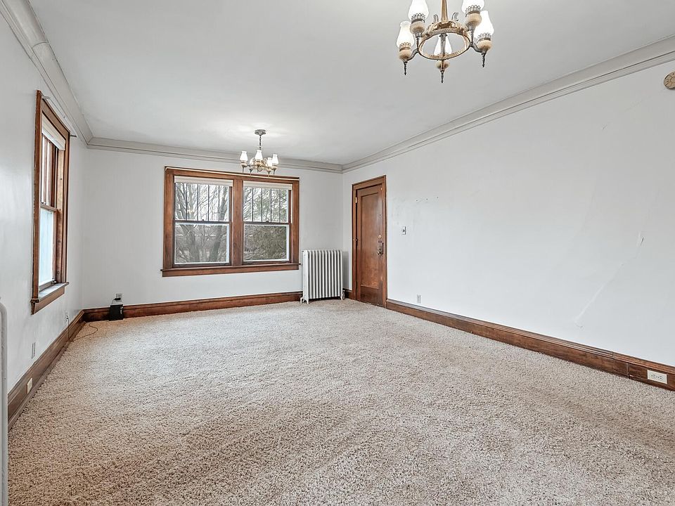 1st image of 418 Morgan Ave S #2