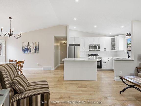 4th image of 74 Kennedy Pl