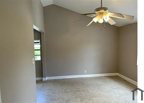 860 NE 35th St — Photo 5
