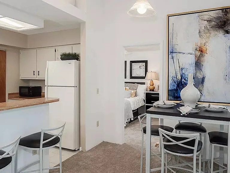 Spyglass Apartments — Photo 32