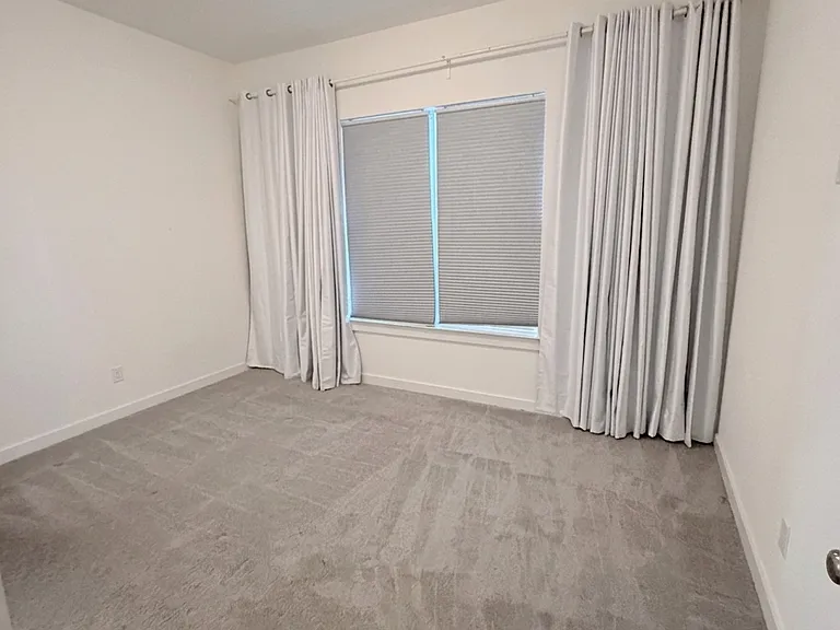 1010 Kennedy Dr — Photo 9