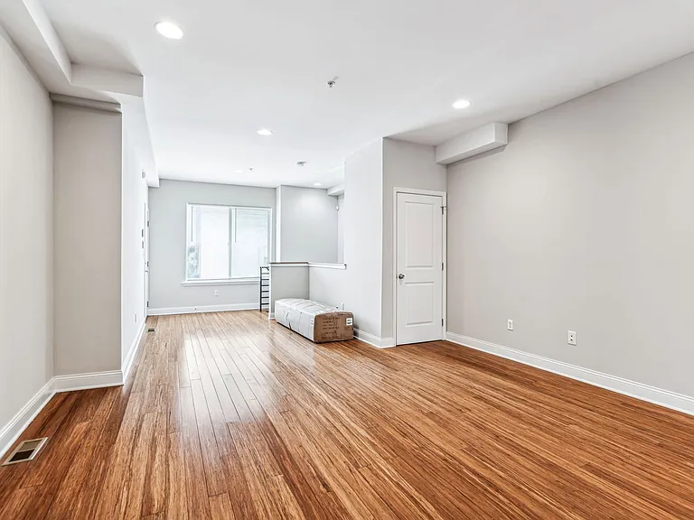 1633 Carpenter St #A — Photo 11