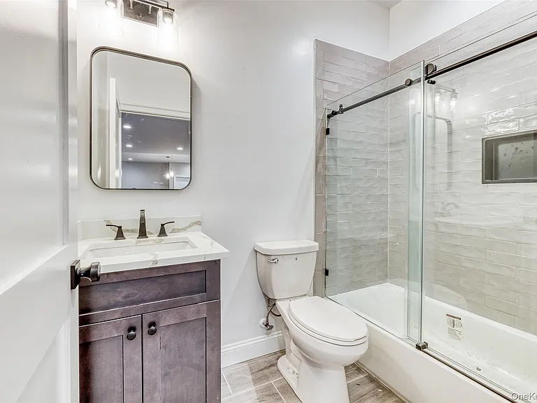 78 Roslyn Rd #202 — Photo 4