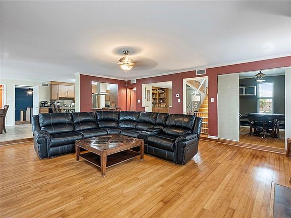 4th image of 4501 Francesco Rd