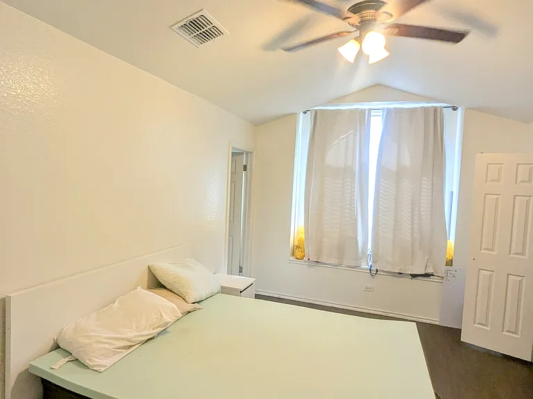 6711 Gold Moss Cv #A — Photo 25
