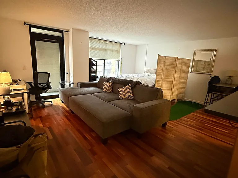 700 1st St #2R — Photo 11