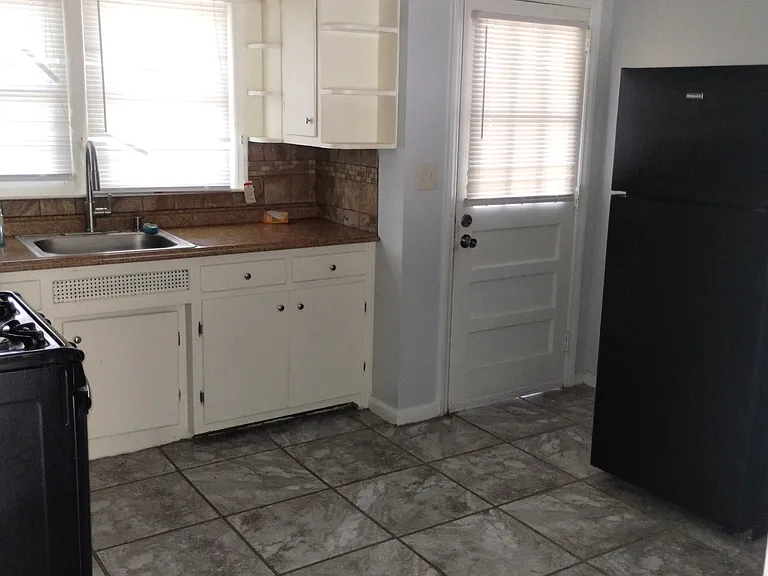 1405 Elizabeth Ln #A — Photo 8