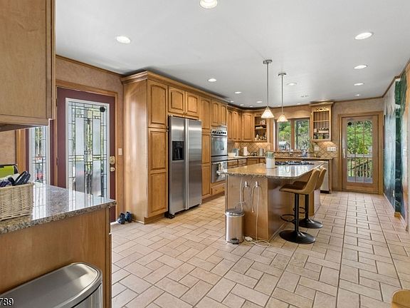 5th image of 9 Laurel Ave
