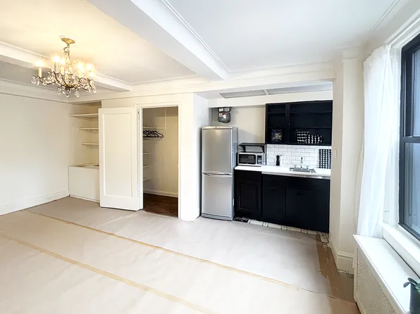 333 East 53rd Street image 2 of 22