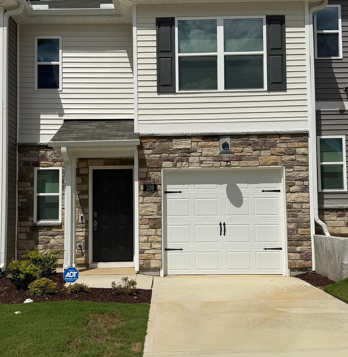 3 bed, 2.5 bath, $1,700 — Photo 1