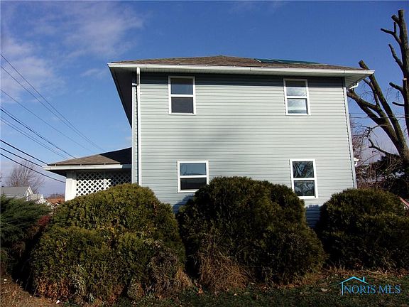 3rd image of 404 N Town St