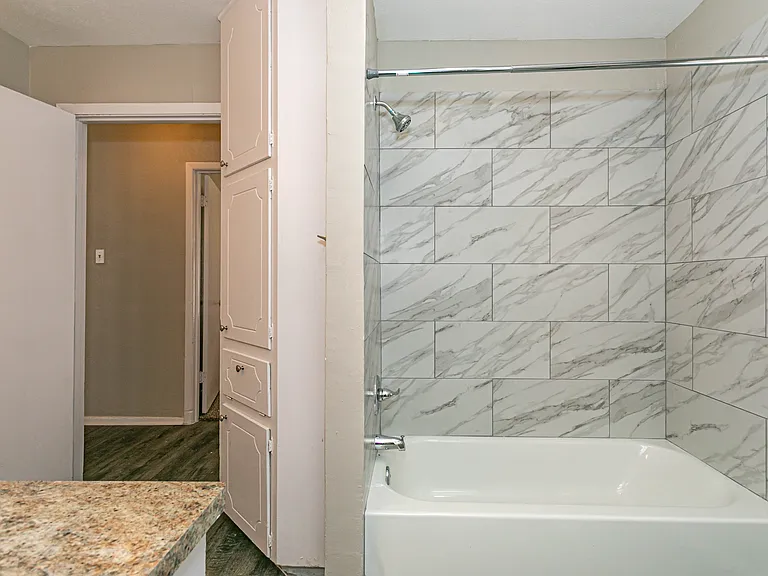 812 Stratford Dr — Photo 17