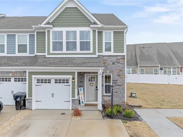 1609 Whistling Rd, Chesapeake, VA 23323