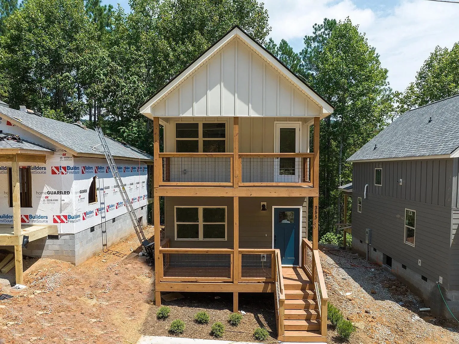 3 bed, 2.0 bath, 1055 sqft, $2,000 — Photo 1