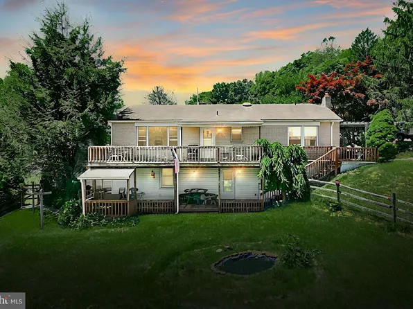 65 Pine St, Glen Rock, PA 17327