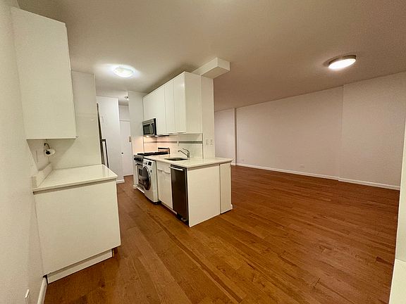 4th image of 100 W 93rd St APT 30H