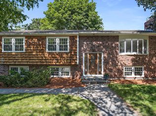 6 Morningside Dr, Woburn, MA 01801