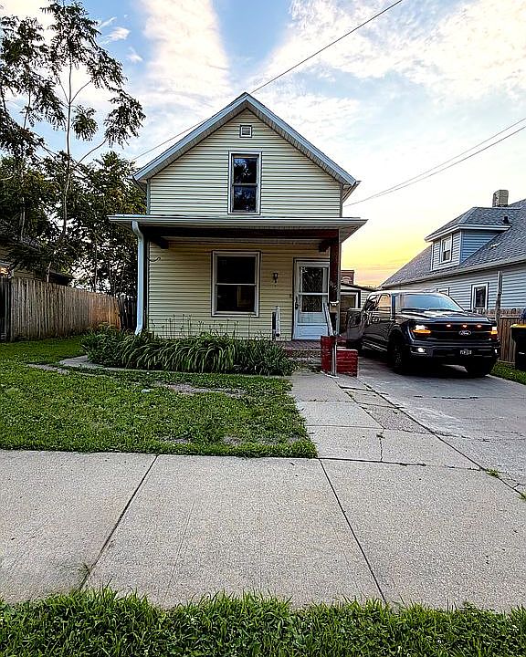1st image of 115 S Myrtle St