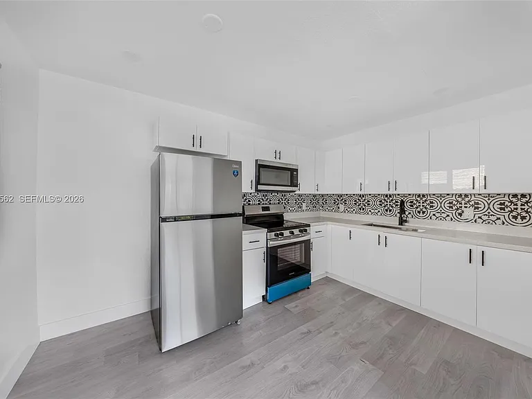 920 NW 8th Ave #3 — Photo 13