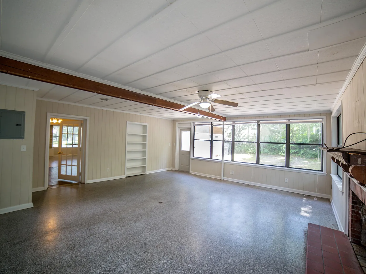 1079 SW 11th Terr - 41 — Photo 2