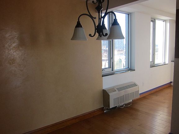 4th image of 2618 21st St APT 1