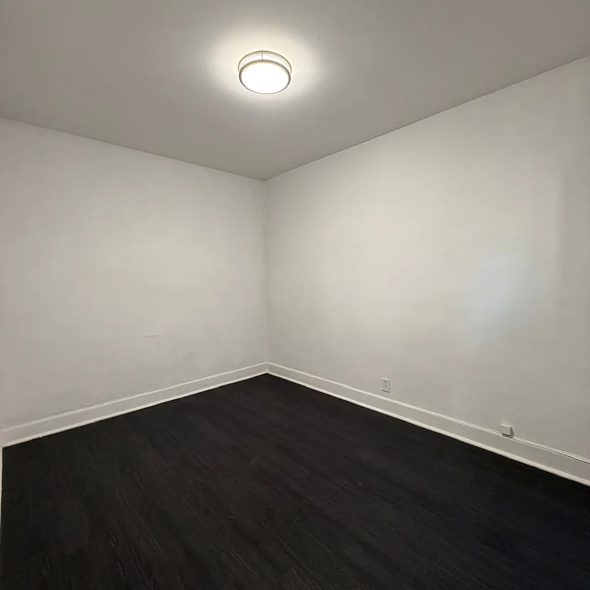 Building Photo - 704 W Garfield Blvd #2