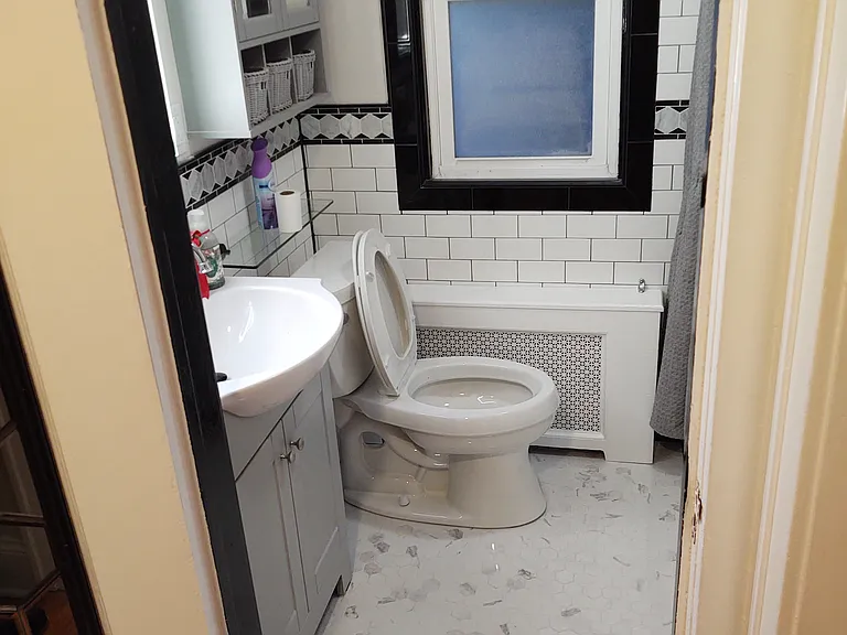 224 S Allen St — Photo 38