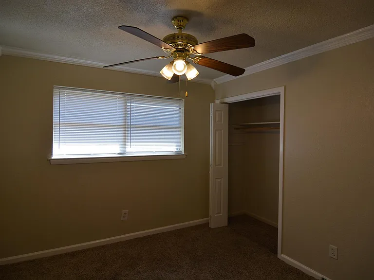 4701 Rockmoor Ln — Photo 9