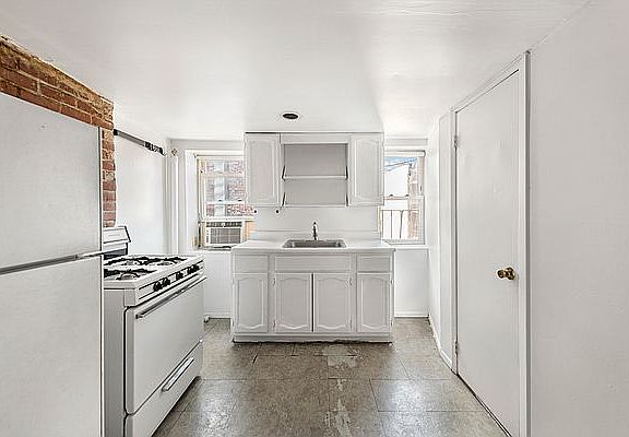 5th image of 84 E 7th St APT 7