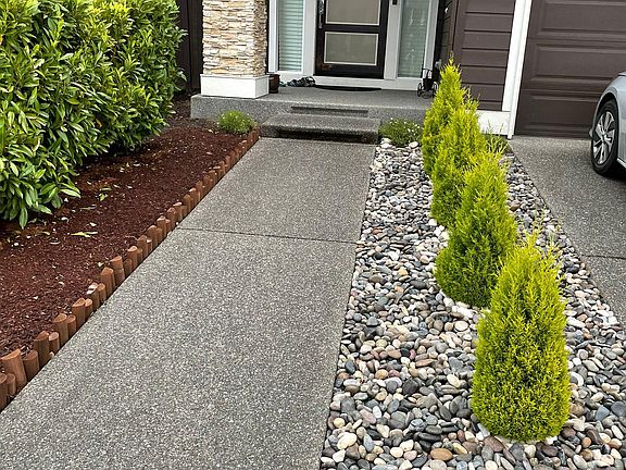 Nicely manicured front yard