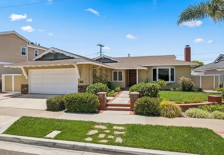 929 Junipero Dr — Photo 1