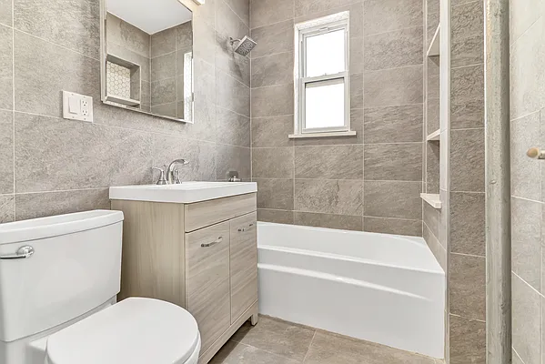 Rented by Halvatzis Realty | media 21