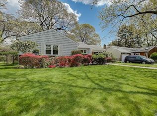1067 Martin Pl, Valley Stream, NY 11580