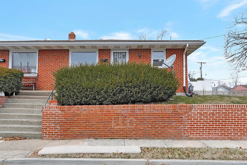 1st image of 405 Vermont Ave