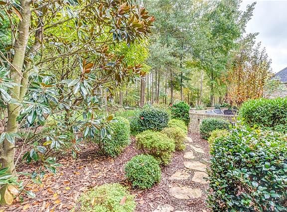 3rd image of 522 Little Cove Ln