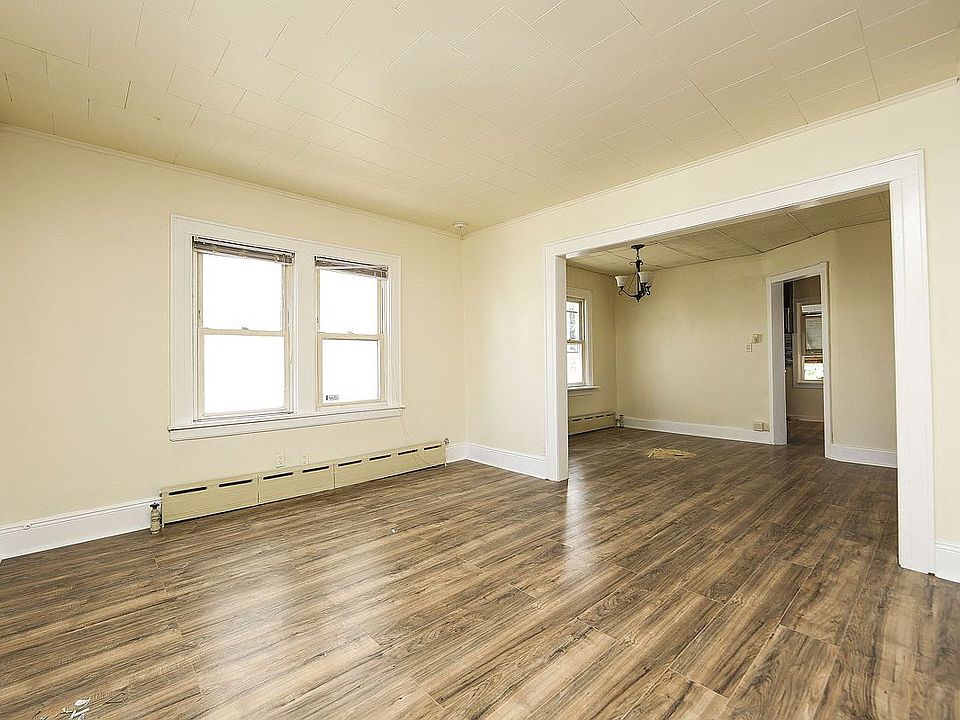 1st image of 91-10 Vanderveer St #1