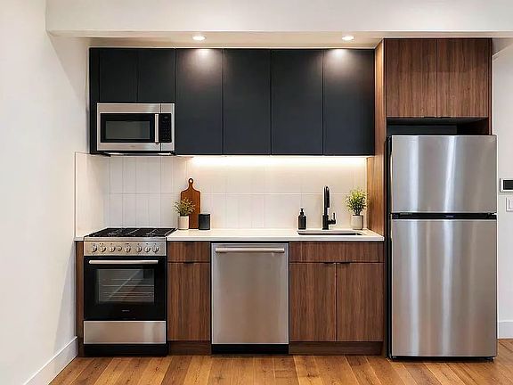5th image of 3098 Farragut Rd #2C