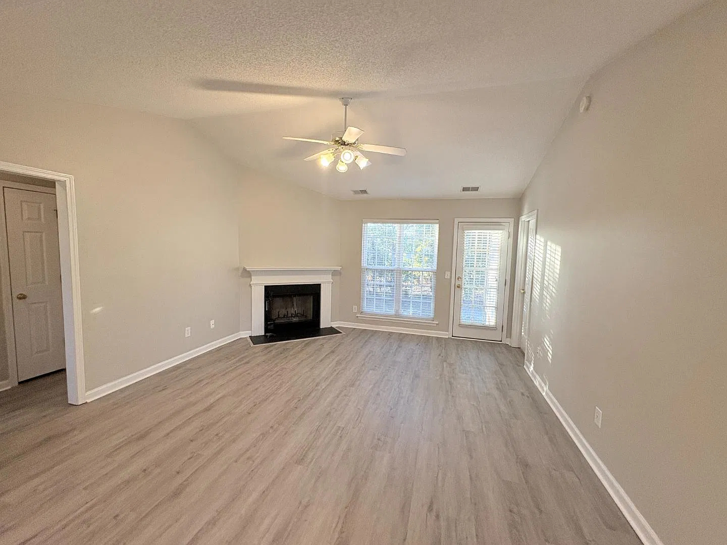 233 Double Eagle Cir — Photo 2