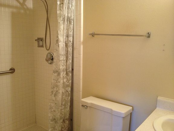 4th image of 542 E Fox Hills Dr
