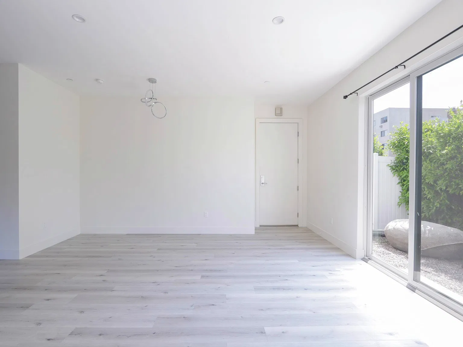 3 bed, 1260 sqft, $3,395 — Photo 4