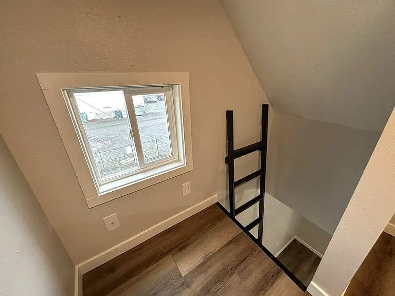 2317 Grand- 5 Unit — Photo 8
